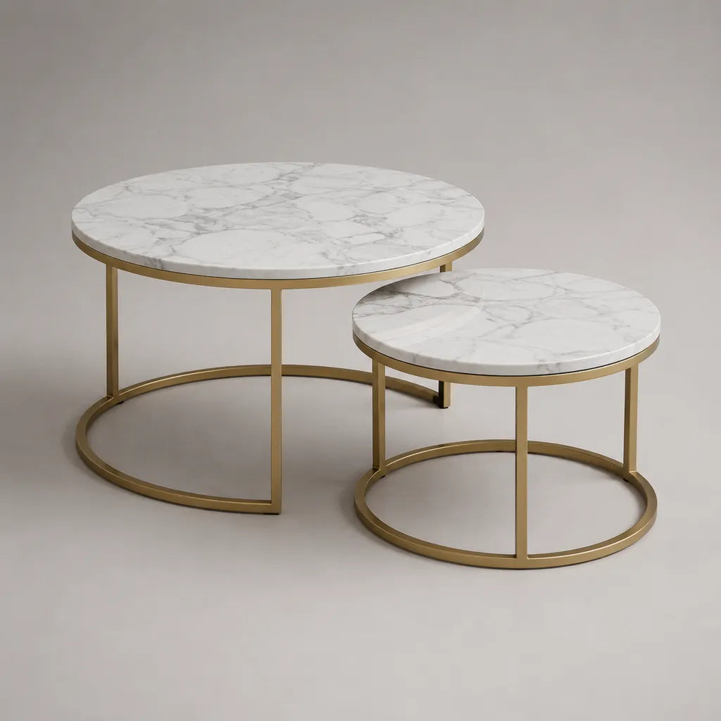 Coppia di tavolini rotondi a incastro in MDF e acciaio, bianco marmorizzato e oro, Ø 70 x 45 cm e Ø 50 x 35 cm