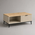 Tavolino da caffè rettangolare in legno e metallo con vano aperto e anta scanalata, rovere naturale, beige e nero, 100 × 55 × 45 cm